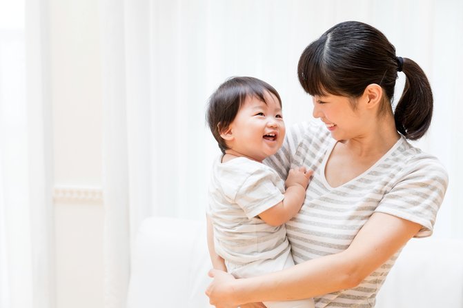 与女儿共同整理母亲的遗物，让爱与记忆在分享中延续