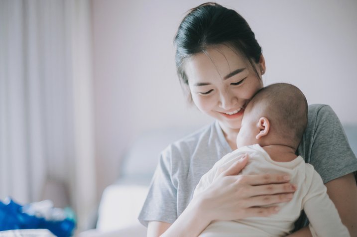 母亲遗物中的女性服饰：佩戴传承的情感纽带